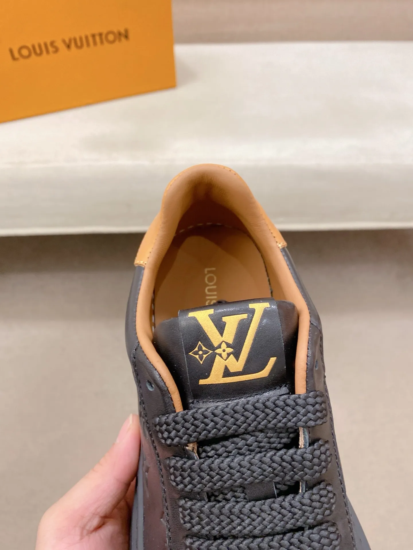 Men's shoes 💰: 480💰🎉🎉LV~Louis Vuitton trendy men's shoes New shipments Latest matching The same style as the official website Super high quality Hot sales of the season [strong] [strong] [strong] Selected first-layer cowhide, comfortable cowhide lining, original last, comfortable on the foot, wear-resistant rubber outsole Size number: 38-44.